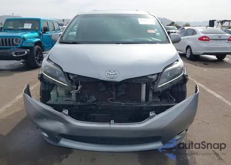 2015 Toyota Sienna Se 8 Passenger z USA, uszkodzony, nr VIN 5TDXK3DC2FS585328